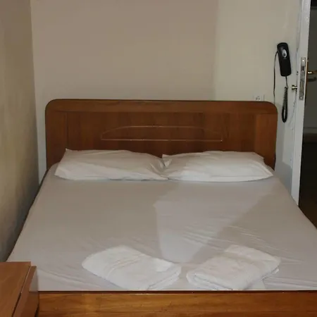 Fivos - 2* Athens